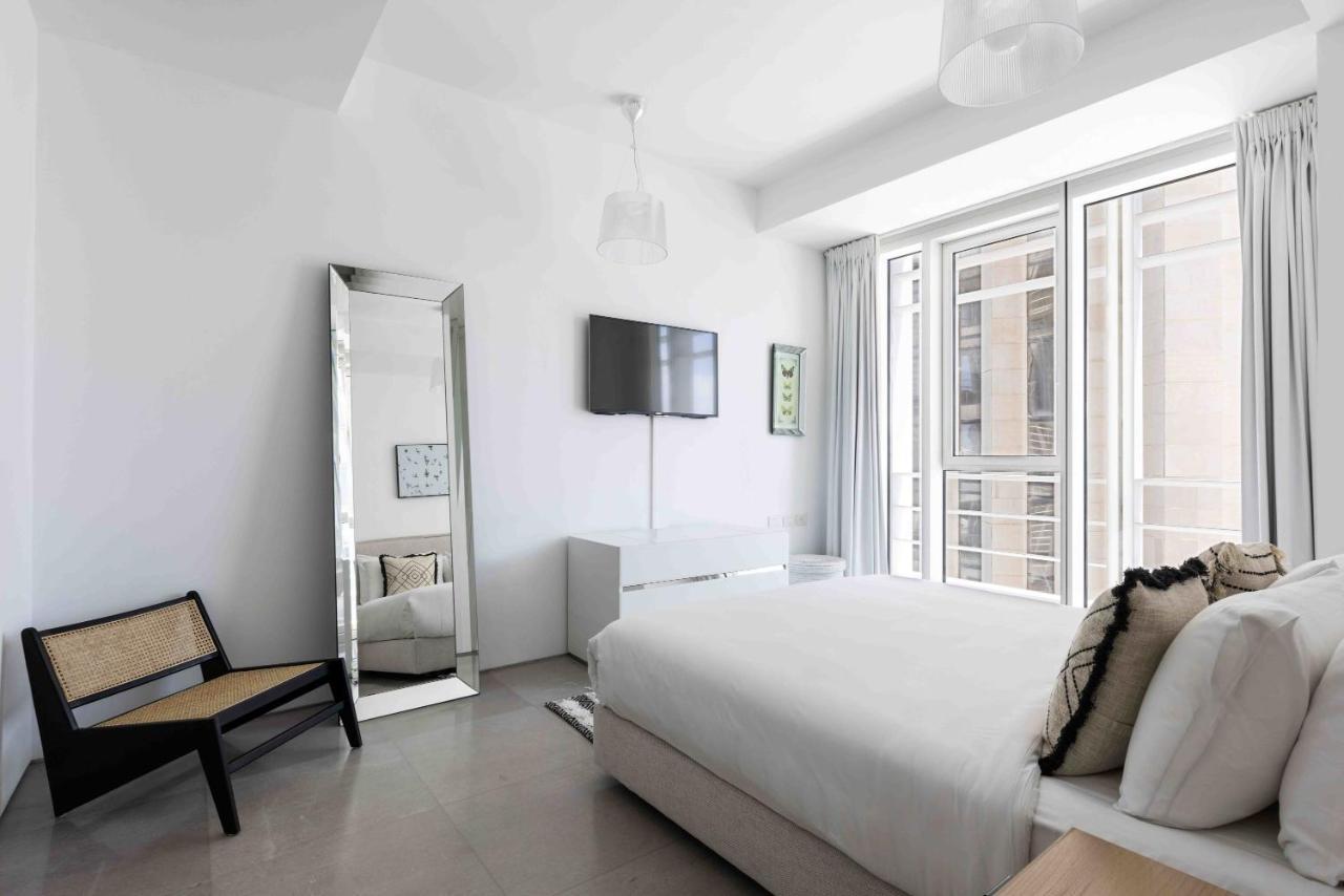Exclusive Meier On Rothschild By Five Apartment