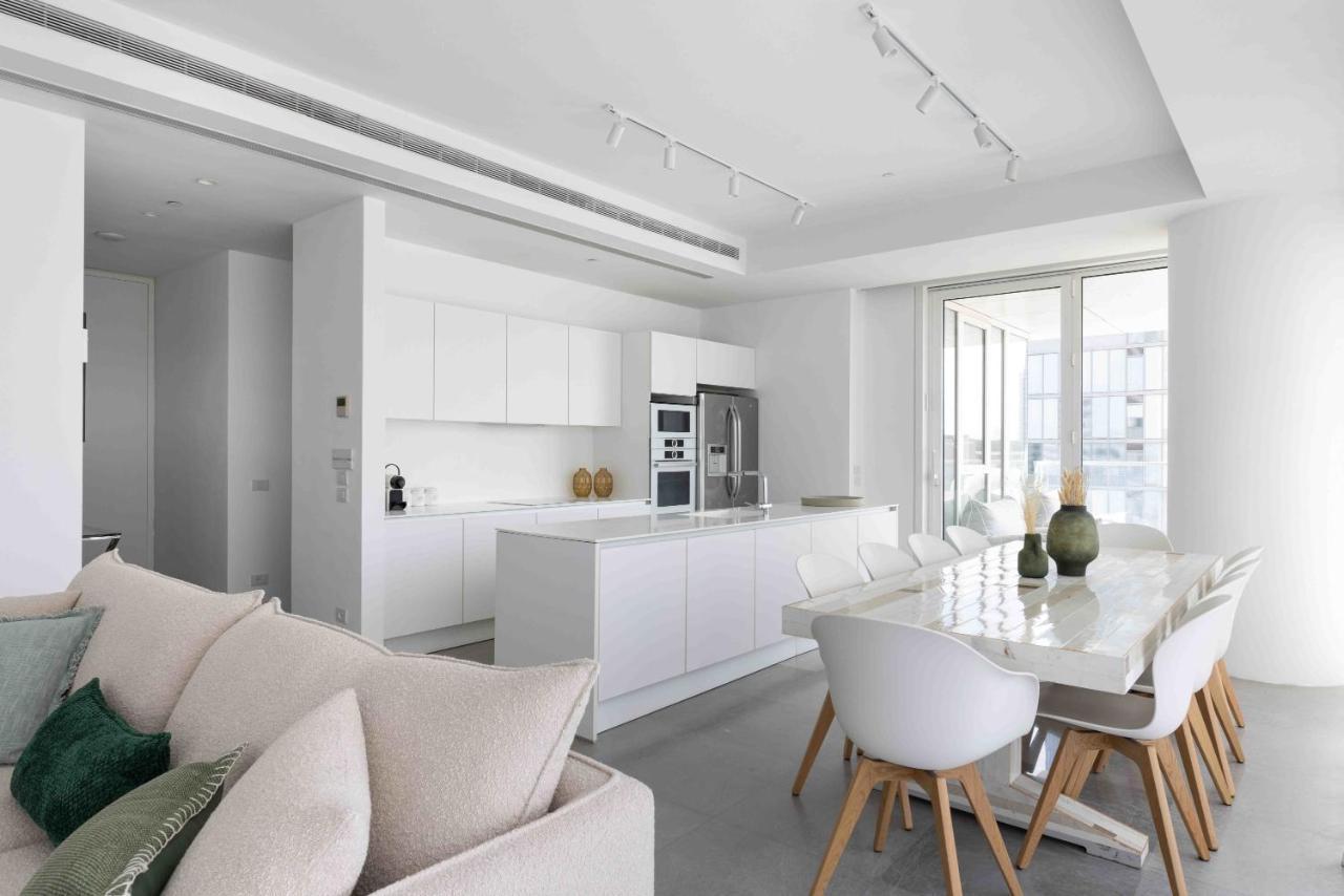 Exclusive Meier On Rothschild By Five *